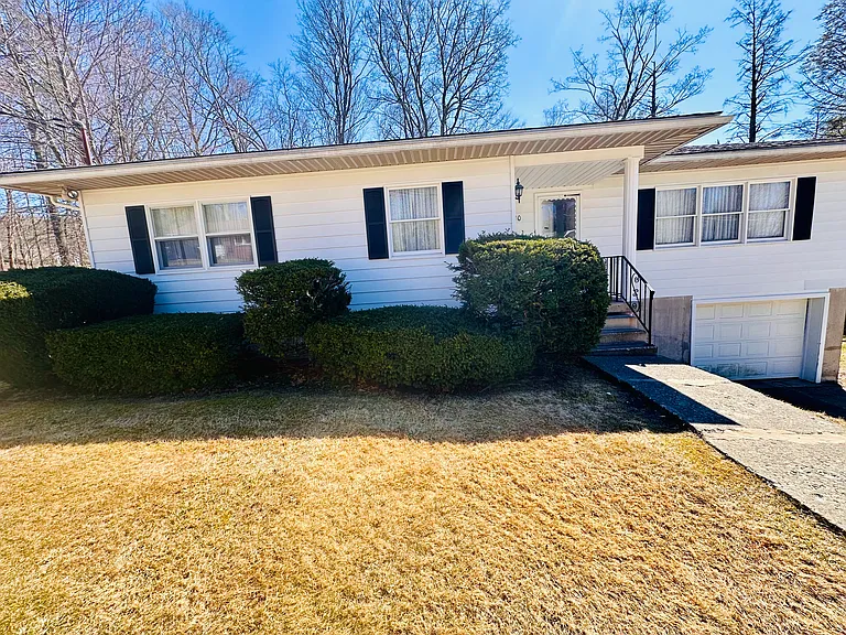 410 Barbara Dr — Photo 7