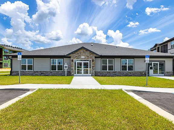 3rd image of 935 Groves Blvd #1472-204