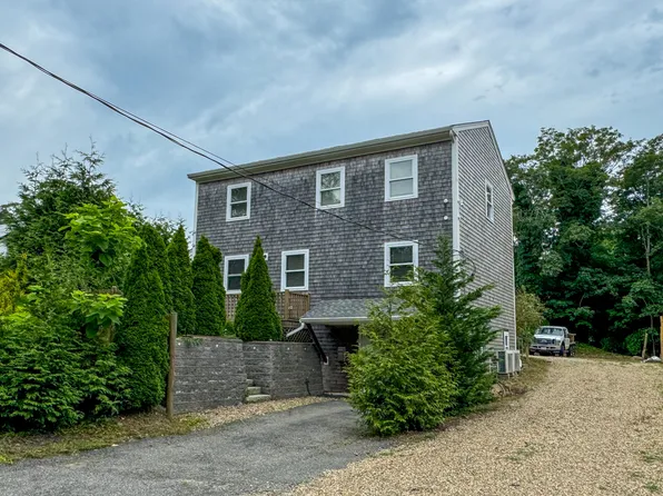 19 Renear St, Tisbury, MA 02568