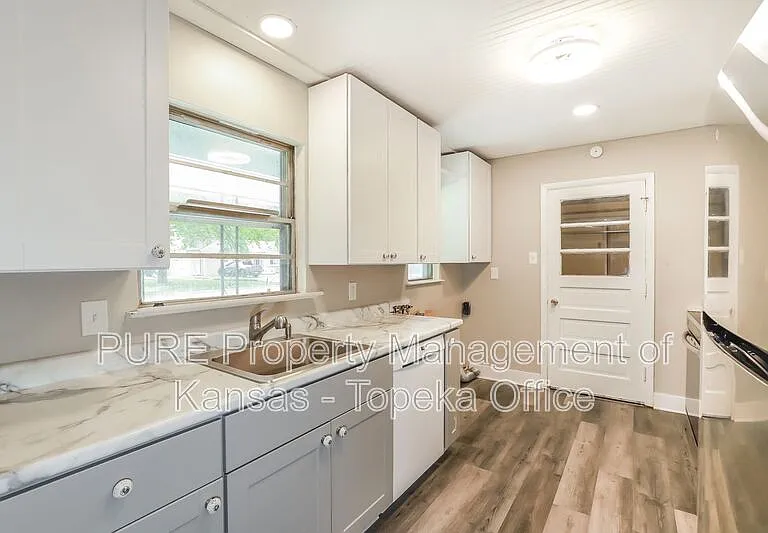 2416 SW 25th Dr — Photo 12