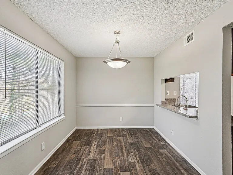 Las Palmas Apartments — Photo 55