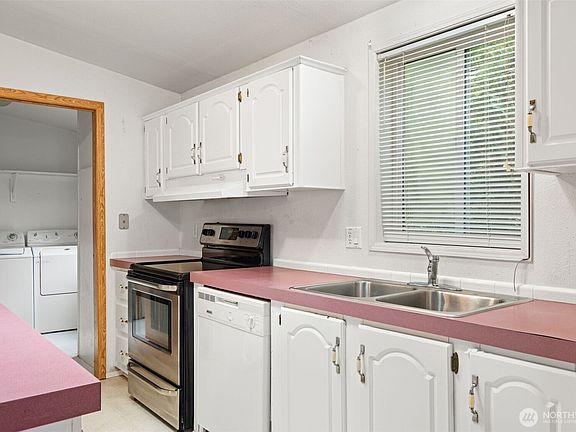 5th image of 20481 Stephen Drive NE