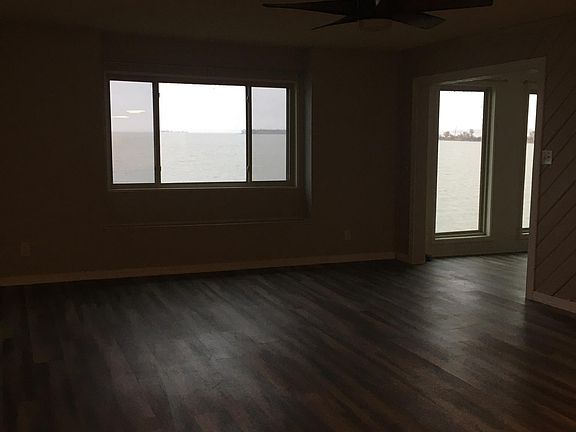 4th image of 112 Harbor Dr Unit 213