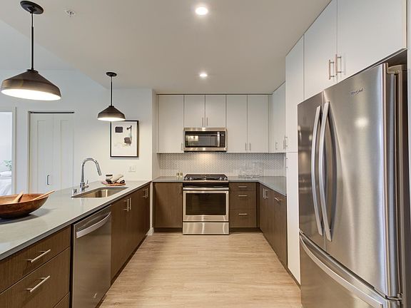 3rd image of 270 E Hennepin Ave #1415