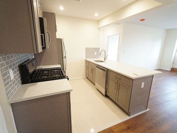 5th image of 2909 Tilden Ave #4C