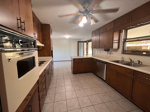 3rd image of 1408 Hansard Dr