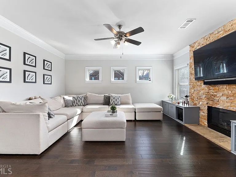 4410 Mossbrook Cir — Photo 12