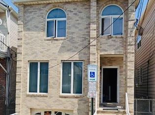 131 W 20th St APT 3, Bayonne, NJ 07002