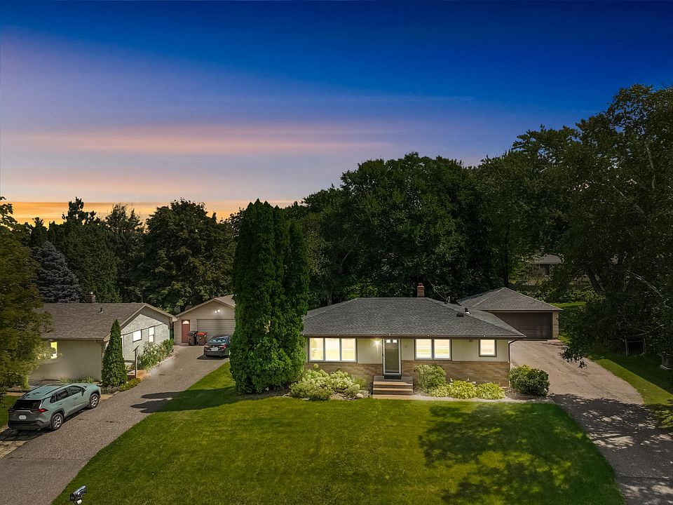 1st image of 28 Dennis Ln N