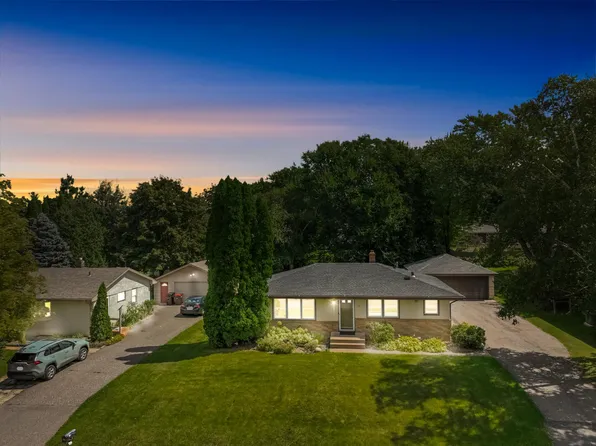 28 Dennis Ln N, Maplewood, MN 55119