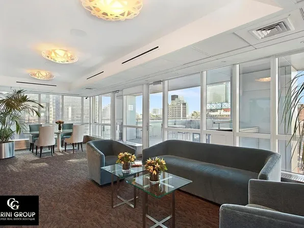 350 West 42nd Street image 12 of 14