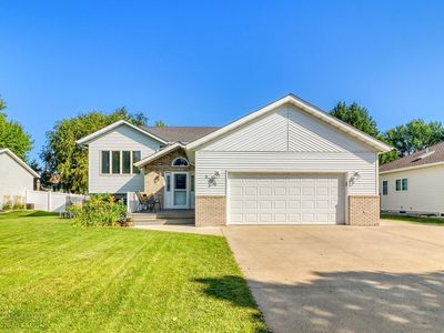 3249 37 1/2 Ave S, Fargo, ND, 58104