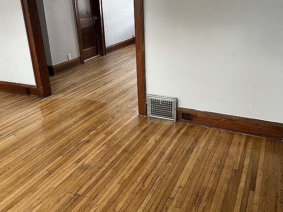 3rd image of 17826 Northwood Ave Unit 1