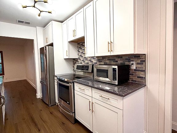 4th image of 11518 Landing Pl APT D2