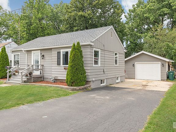 Large 1 car detached garage