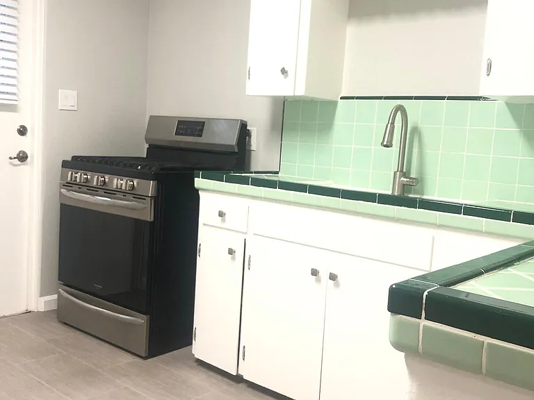 4518 Illinois St — Photo 5