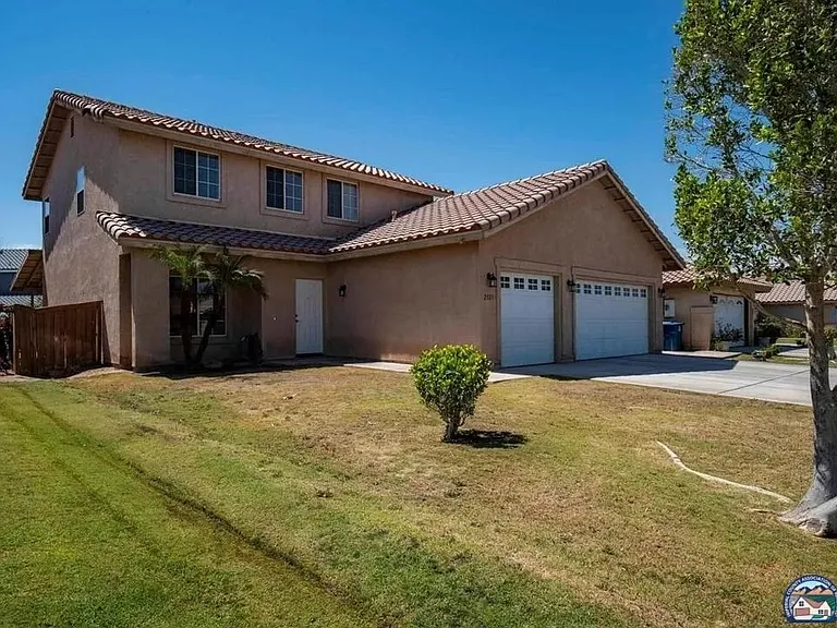 2312 Victoria Ct — Photo 1