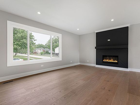 3rd image of 16749 Meadowdale Dr