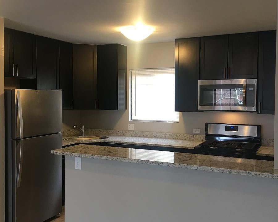 1st image of 2425 W Bryn Mawr Ave APT 2B