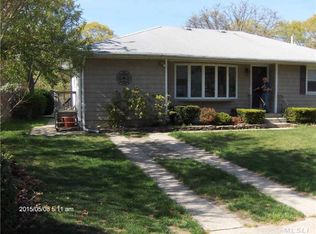 39 Champlin St, Ronkonkoma, NY 11779