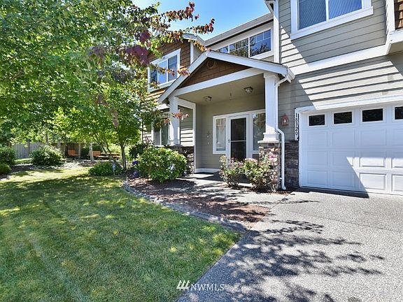3rd image of 18320 Mount Townsend Dr NE