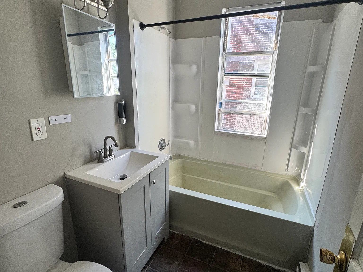 2 bed, 900 sqft, $1,375 — Photo 3