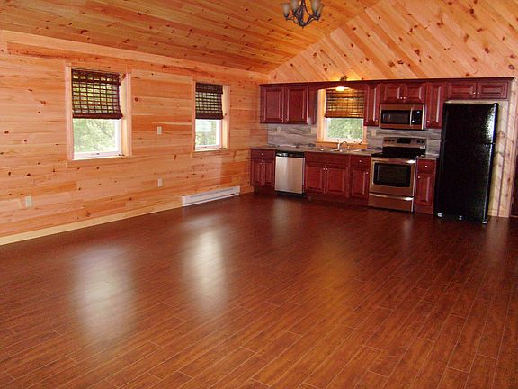 Gorgeous living room/kitchen