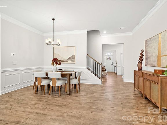 3rd image of 111 Rhuidean Ct