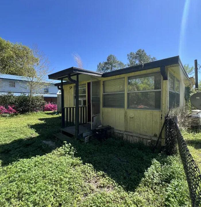 1st image of 210 TARPON Boulevard