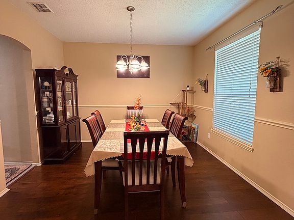 4th image of 732 Dandelion Dr