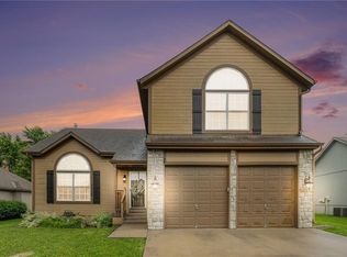1115 Wiltshire Blvd, Raymore, MO 64083