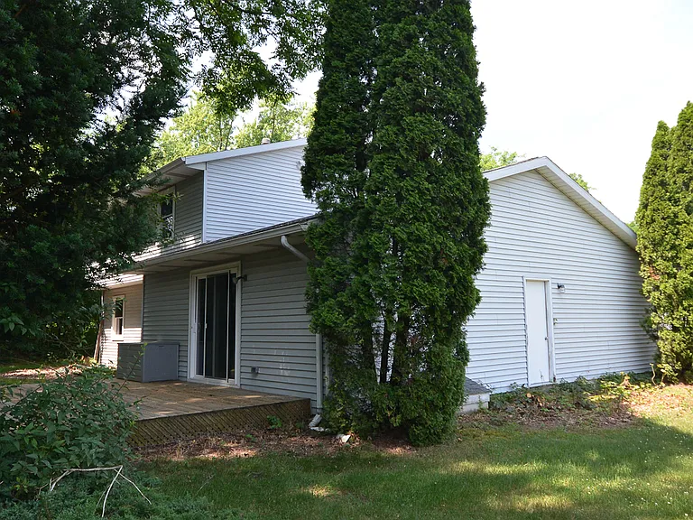 4745 Briarhill Dr — Photo 30