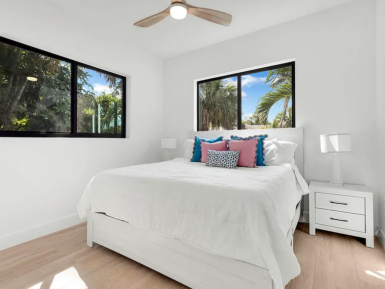 1248 N Harbor Dr — Photo 40