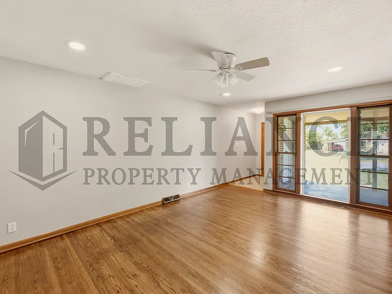 841 N Country Acres Ave — Photo 8