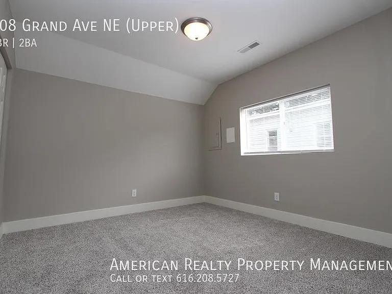 308 Grand Ave NE — Photo 8