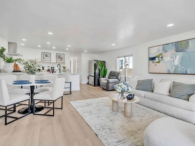 920 W Balboa Blvd #920 — Photo 2