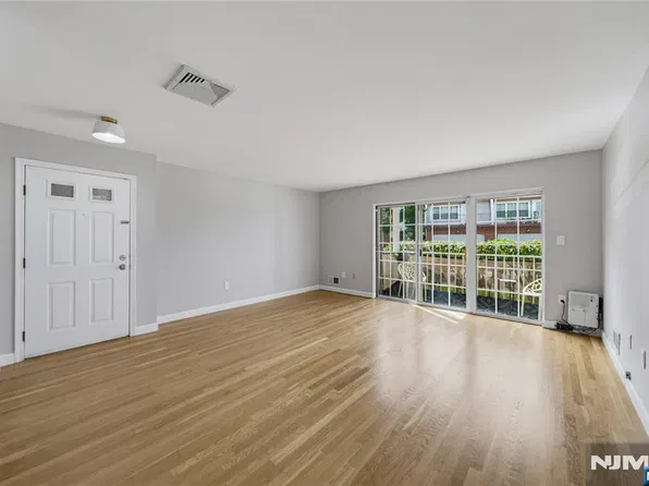 400 Crown Court #581, Edgewater, NJ 07020