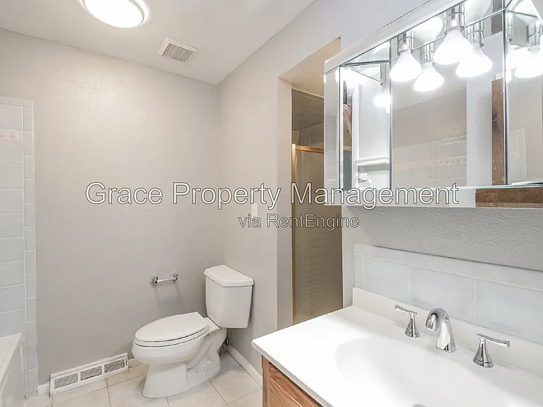 10870 Stuart Cir — Photo 14