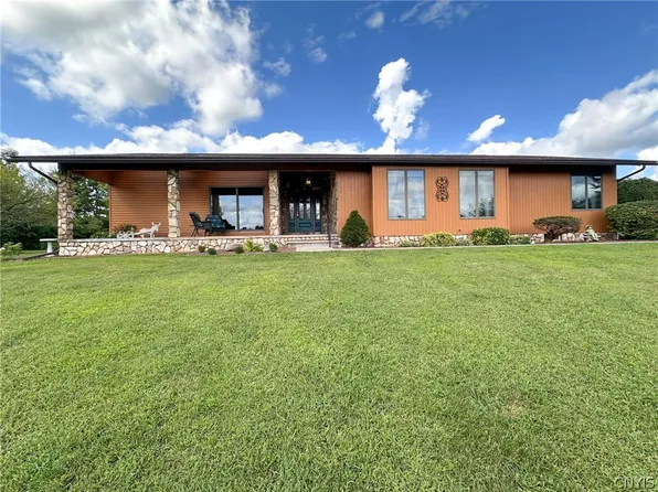 2354 Middle Rd, Oneida, NY 13421