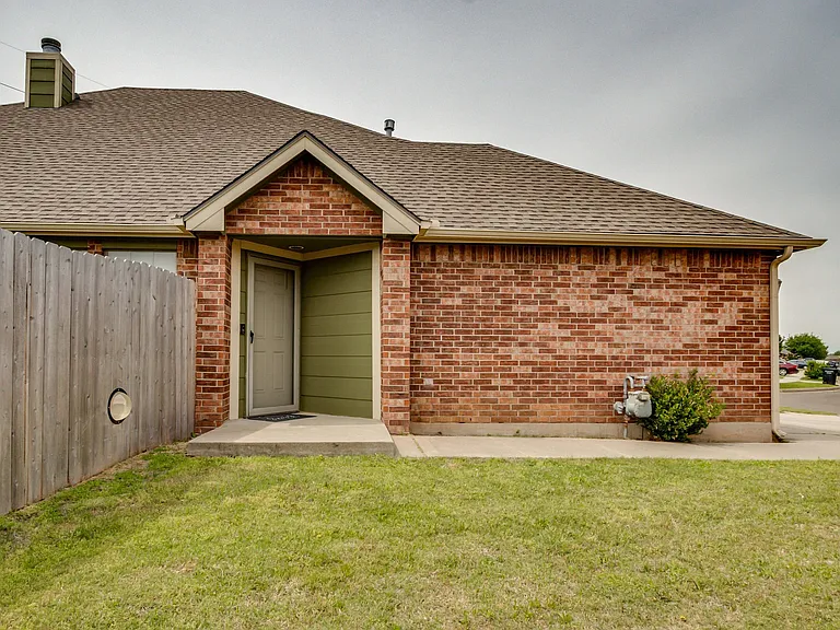 2508 Tyler Ln — Photo 24