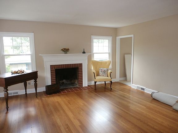 3rd image of 2203 Villa Dr