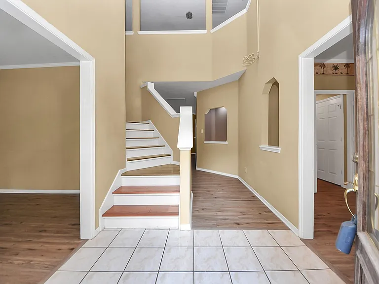 23003 Governorshire Dr — Photo 13