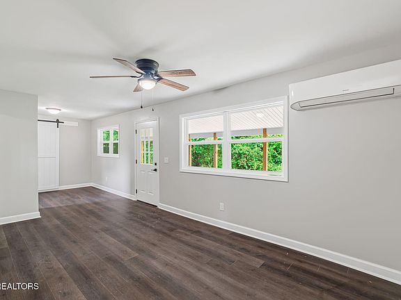 5th image of 137 Scott Ln