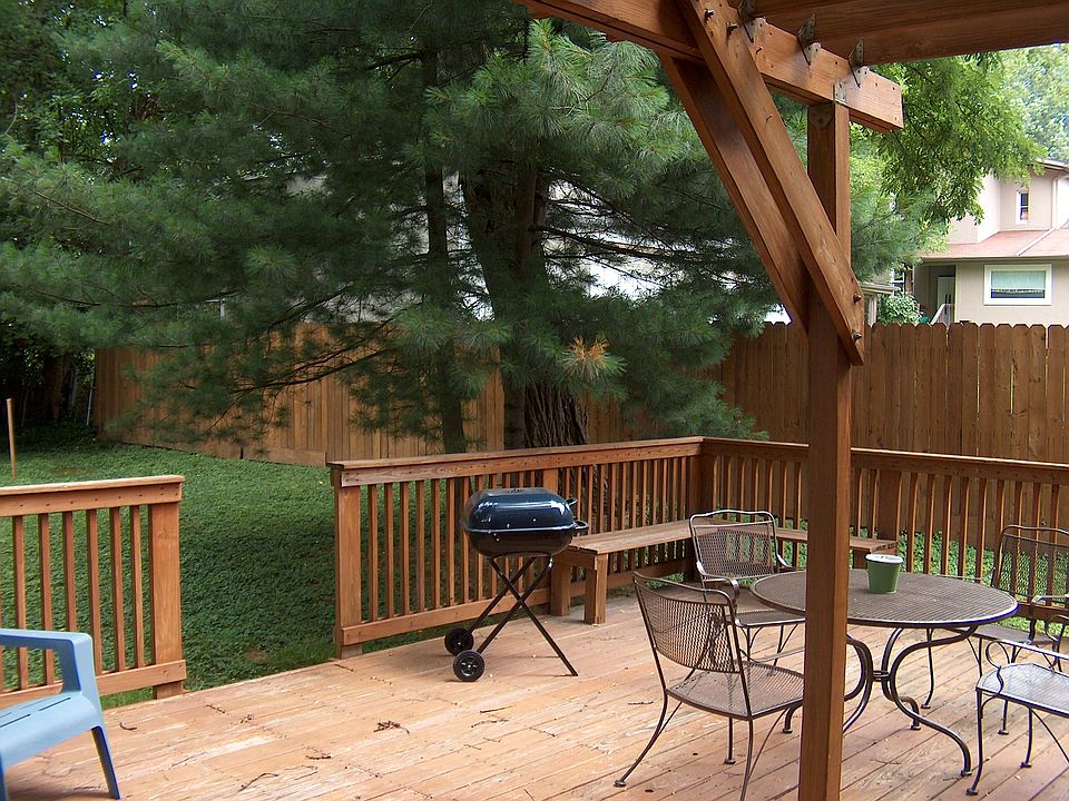 Shared rear deck (View 2)