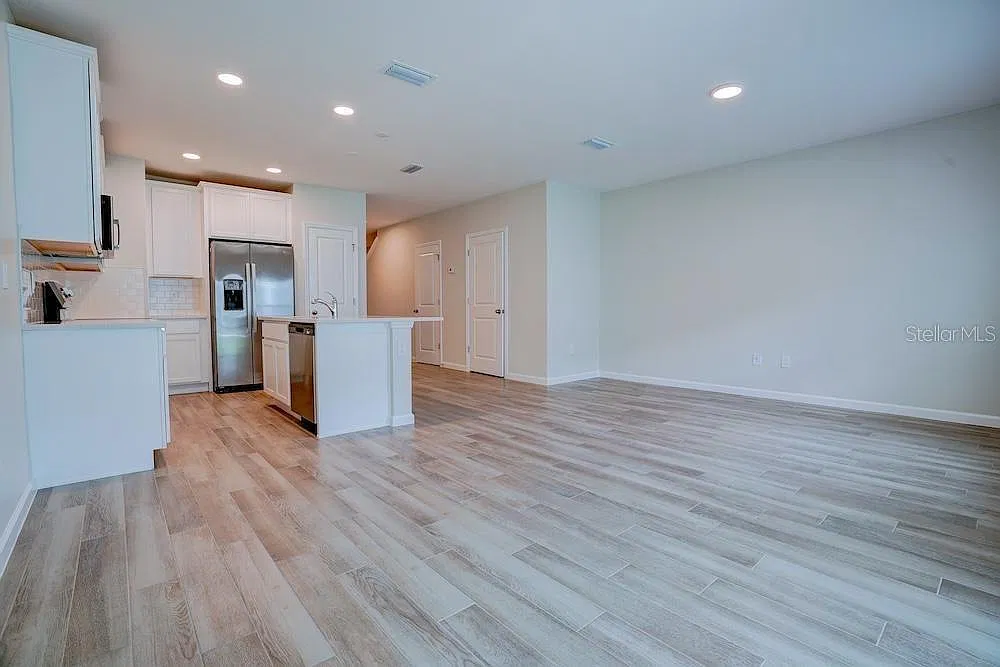 3 bed, 2.5 bath, 1484 sqft, $2,490 — Photo 3