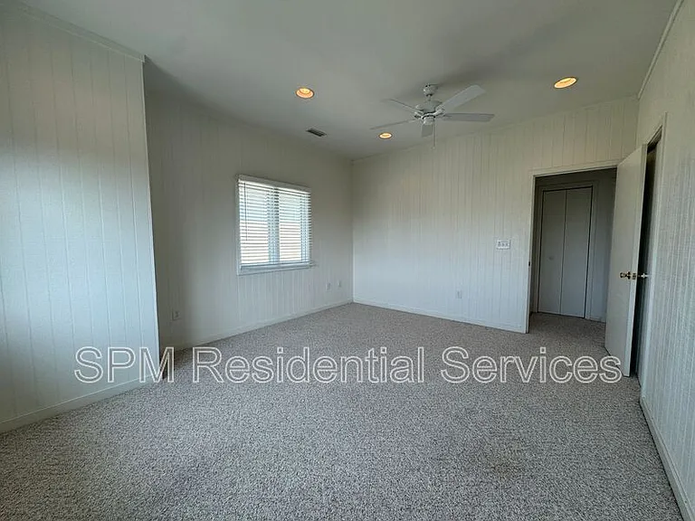 1154 Monroe Ln — Photo 29