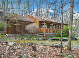 104 Minuteman Ln, Lackawaxen, PA 18435