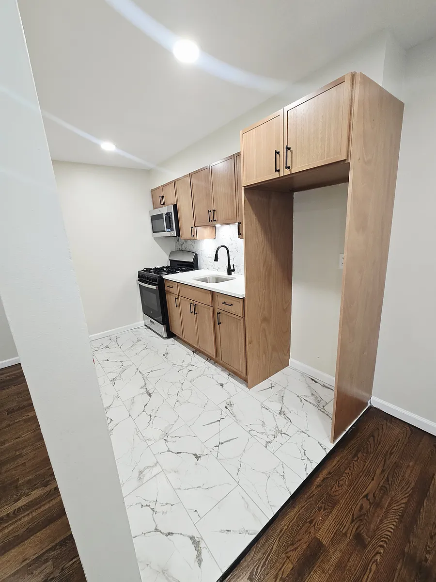 Building Photo - 192 W Madison Ave #11