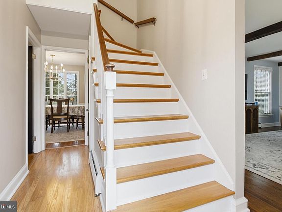 5th image of 935 N Chester Rd