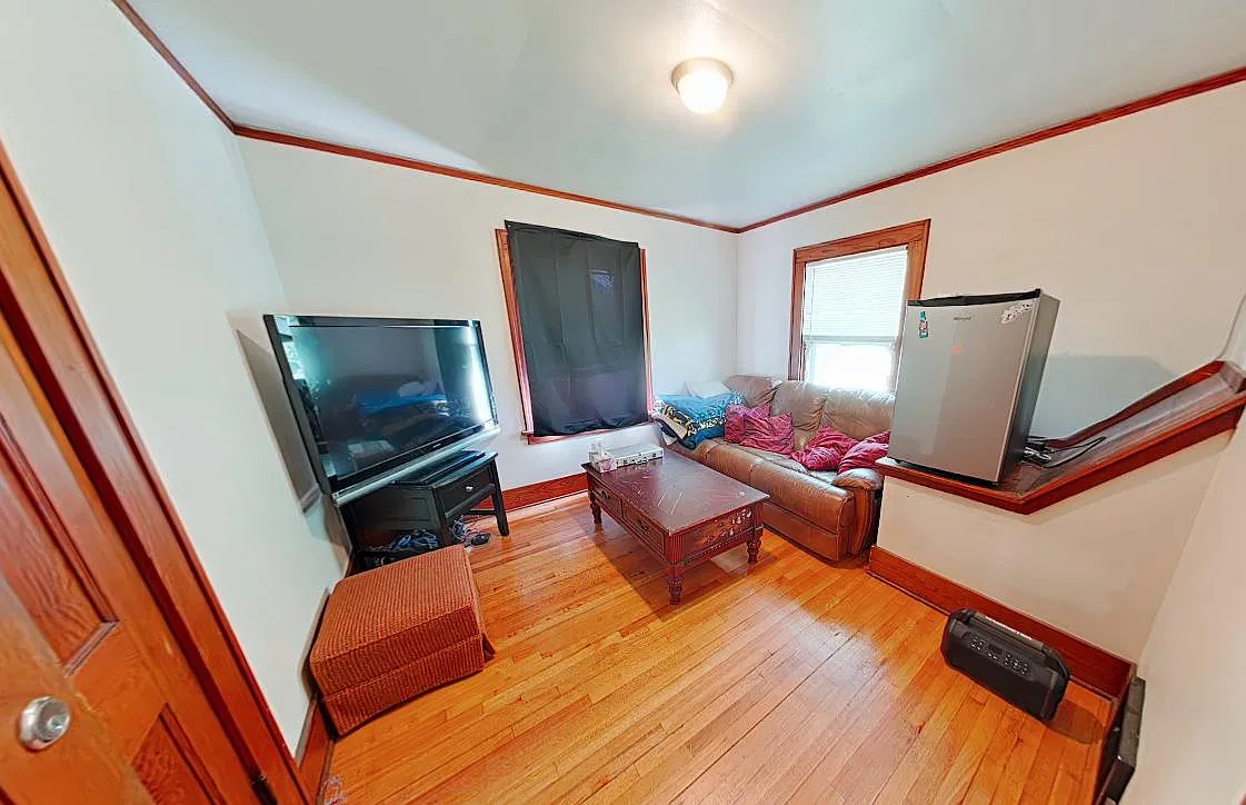 3 bed, 1215 sqft, $1,966 — Photo 3